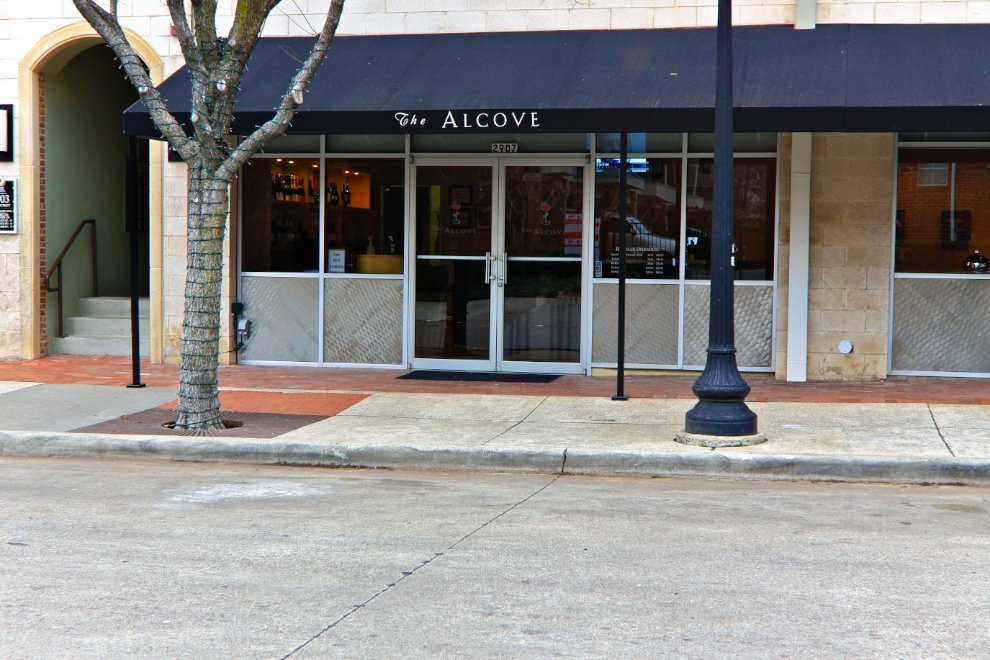 Alcove Wine bar in Uptown Dallas near Downtown area Dallas Night Life