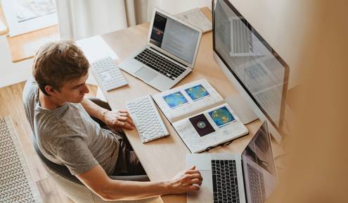 How Cloud Computing is Changing the Way We Live and Work How Cloud Computing is Changing the Way We Live and Work